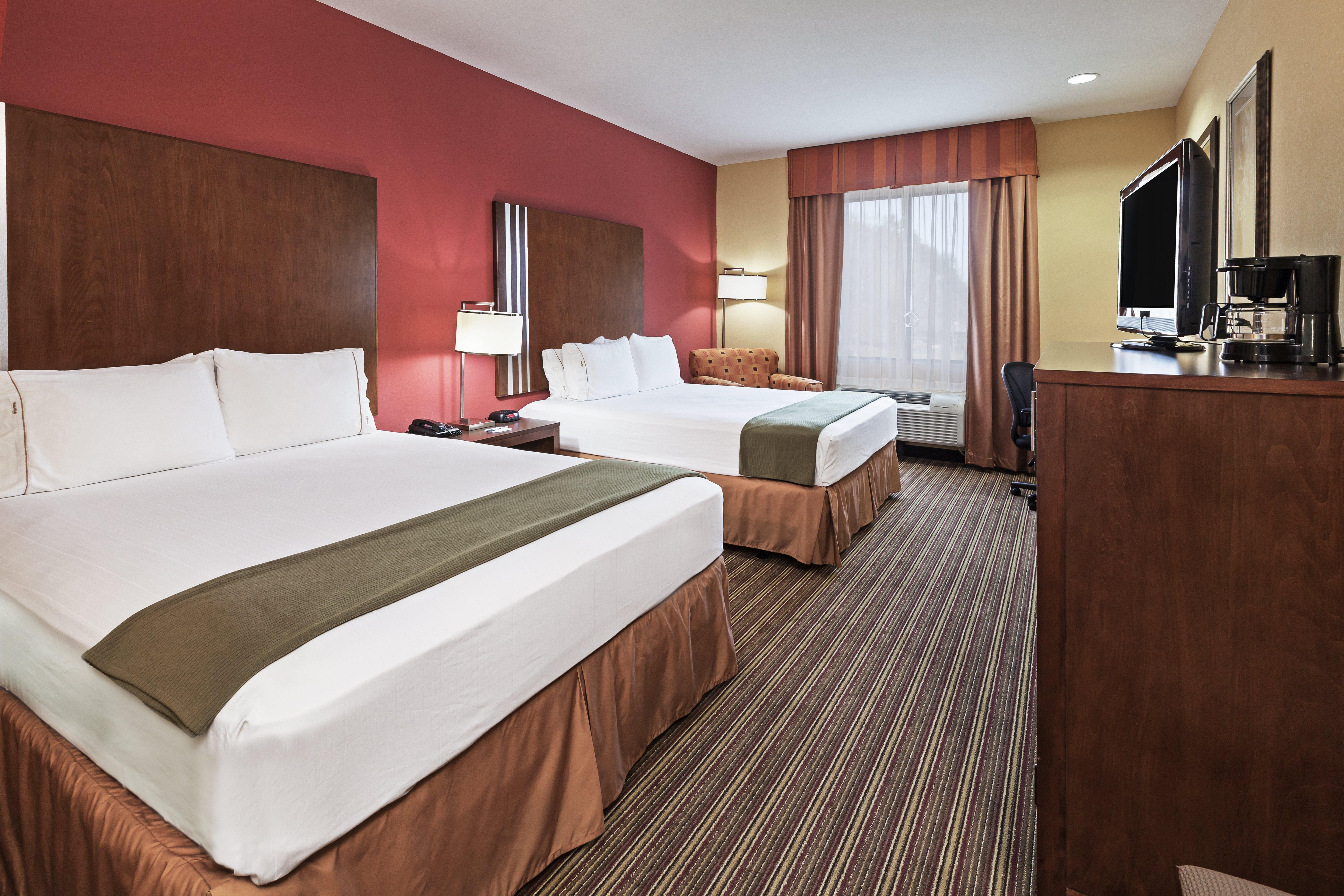 Holiday Inn Express & Suites Cleveland By Ihg Exterior photo