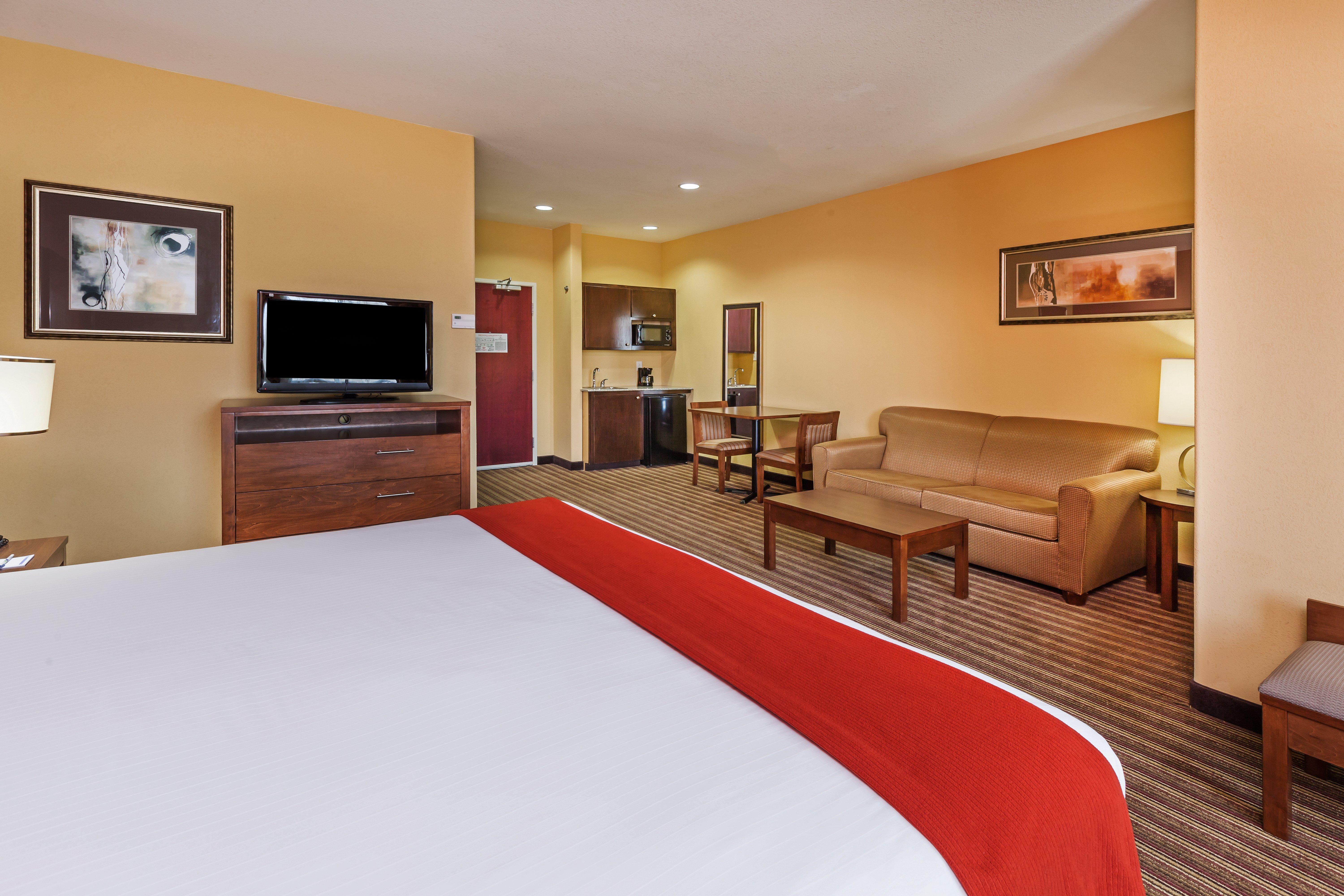 Holiday Inn Express & Suites Cleveland By Ihg Exterior photo