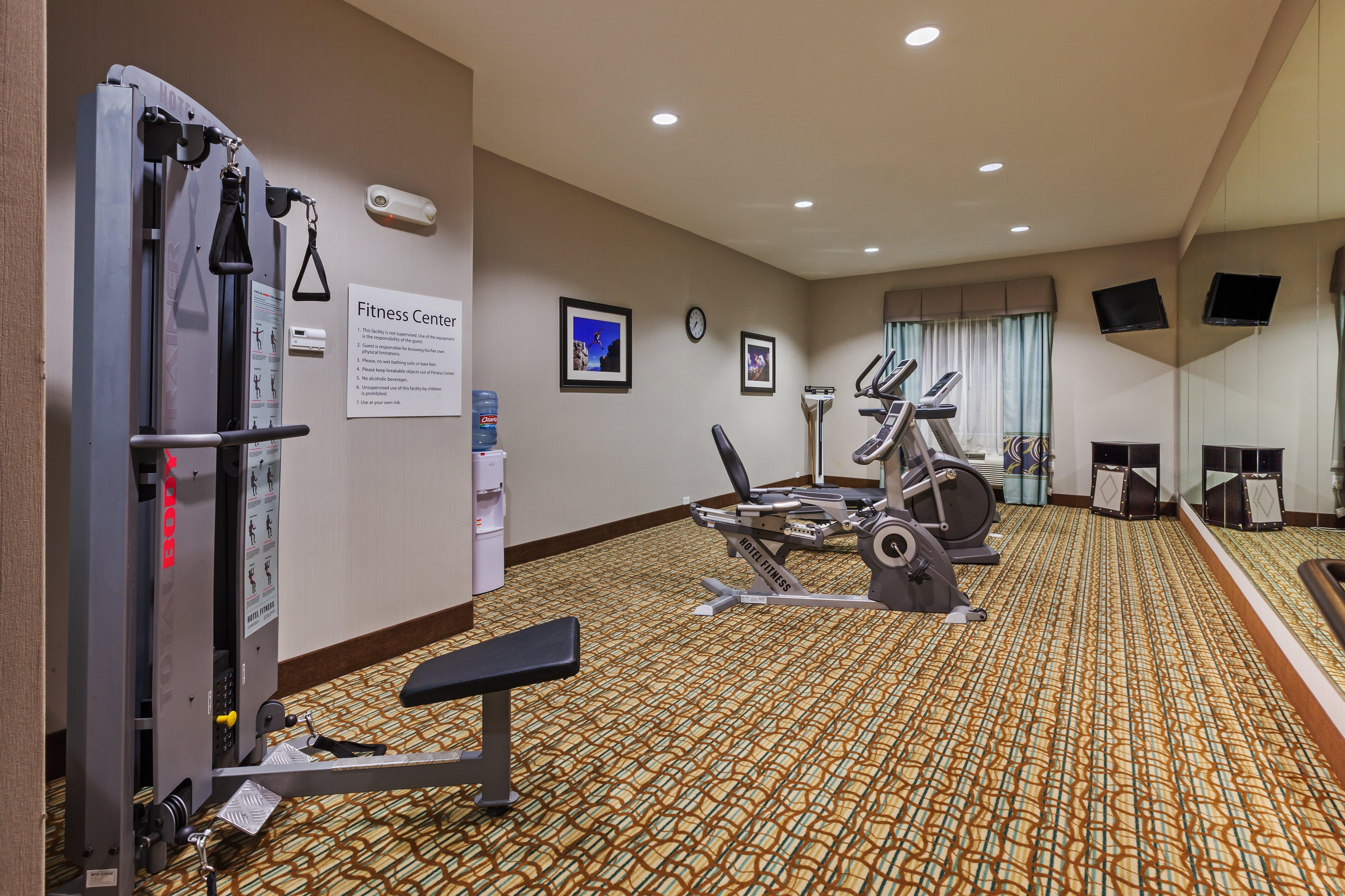 Holiday Inn Express & Suites Cleveland By Ihg Exterior photo