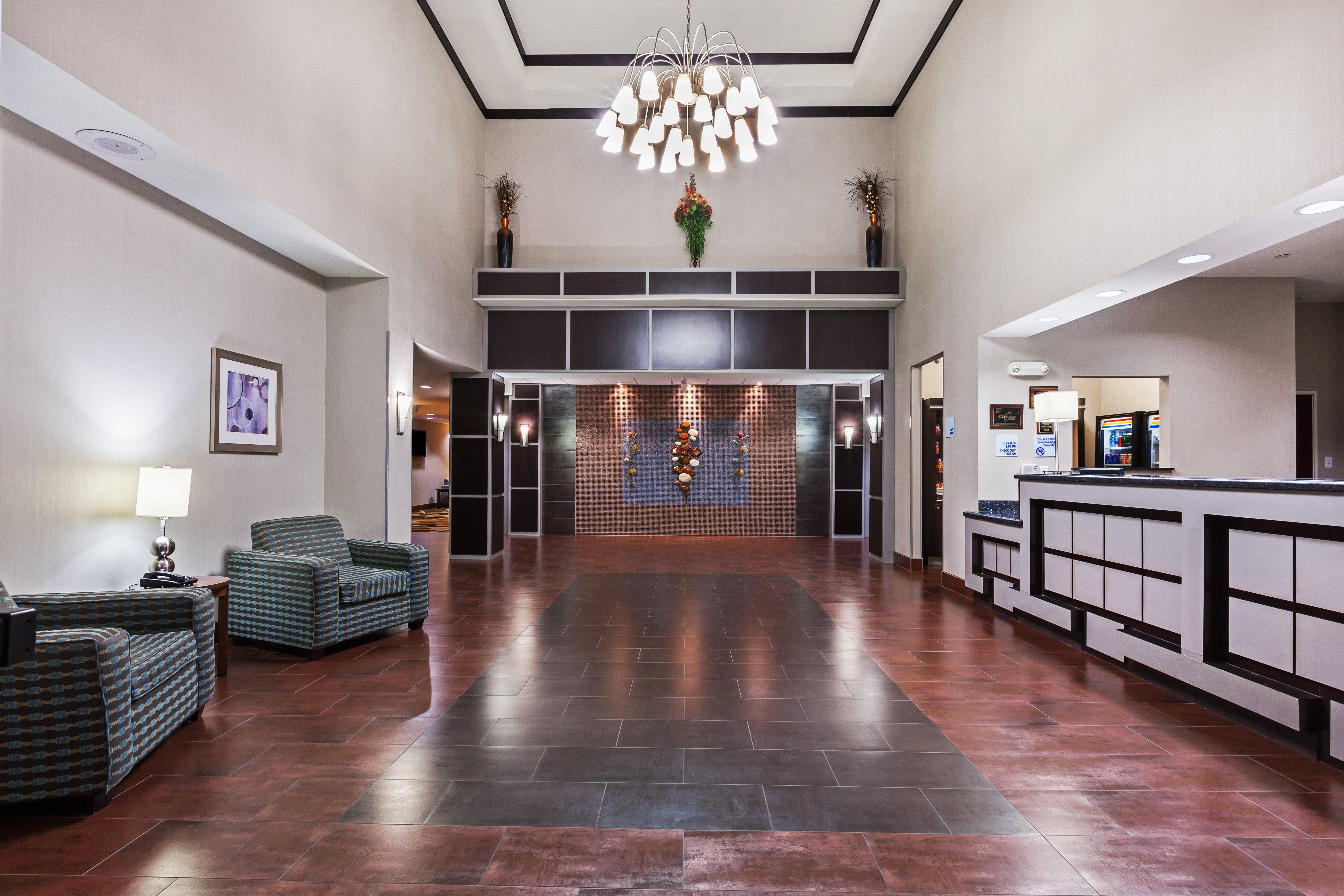 Holiday Inn Express & Suites Cleveland By Ihg Exterior photo