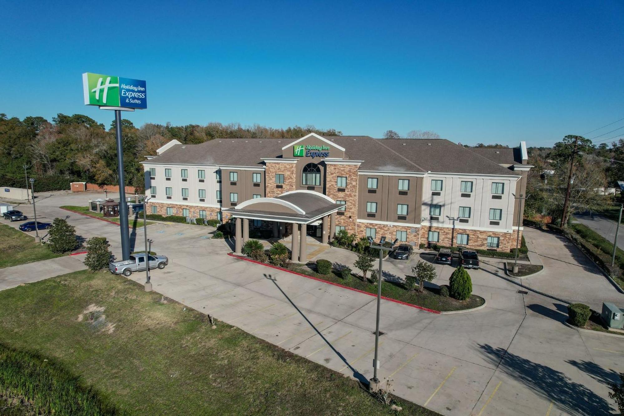 Holiday Inn Express & Suites Cleveland By Ihg Exterior photo