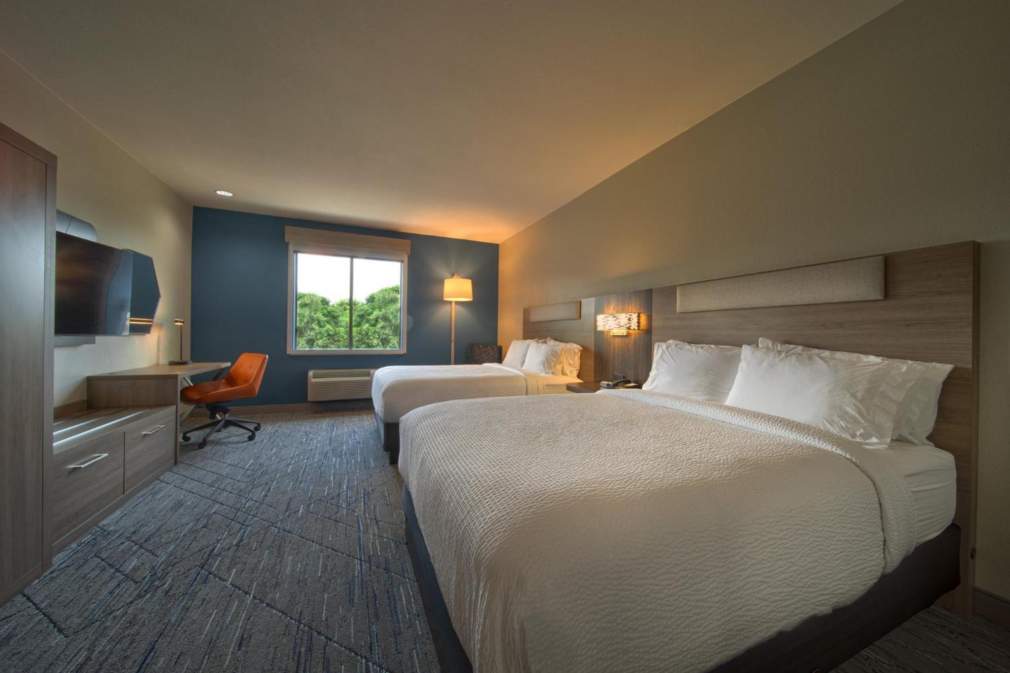 Holiday Inn Express & Suites Cleveland By Ihg Exterior photo